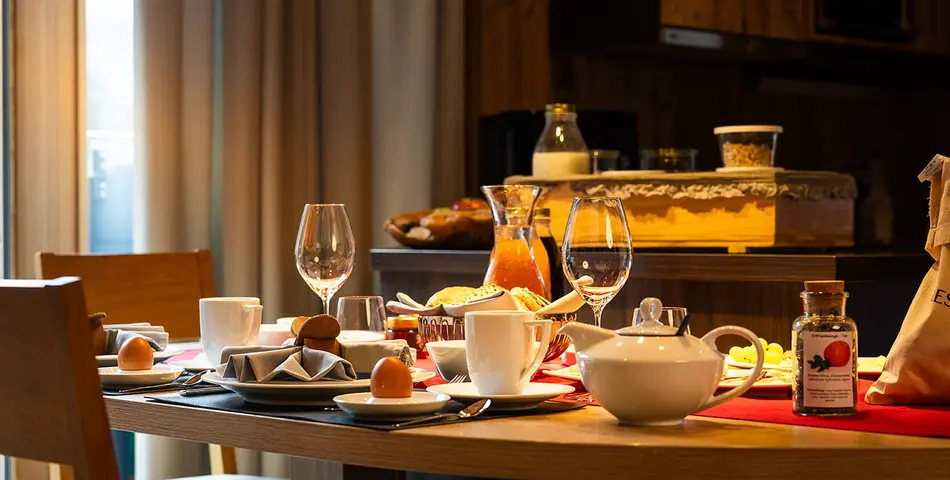 Köstliches Frühstück im Chalet Resort Sölden